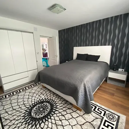 Perla Vendeghaz Igal