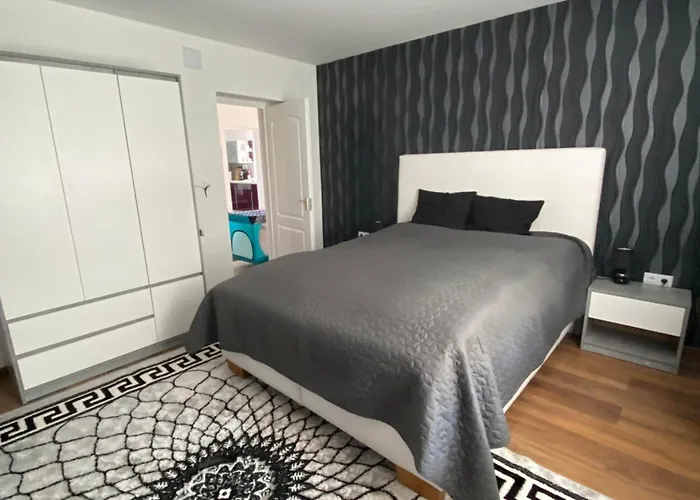 Perla Vendeghaz איגל